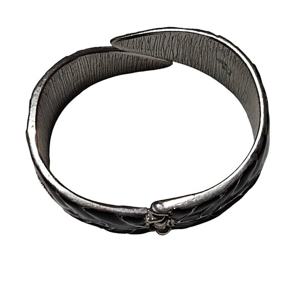 Elegant Silver Tone Black Leaf Design Hinged Cuff Bracelet Statement Jewelry - Picture 4 of 5